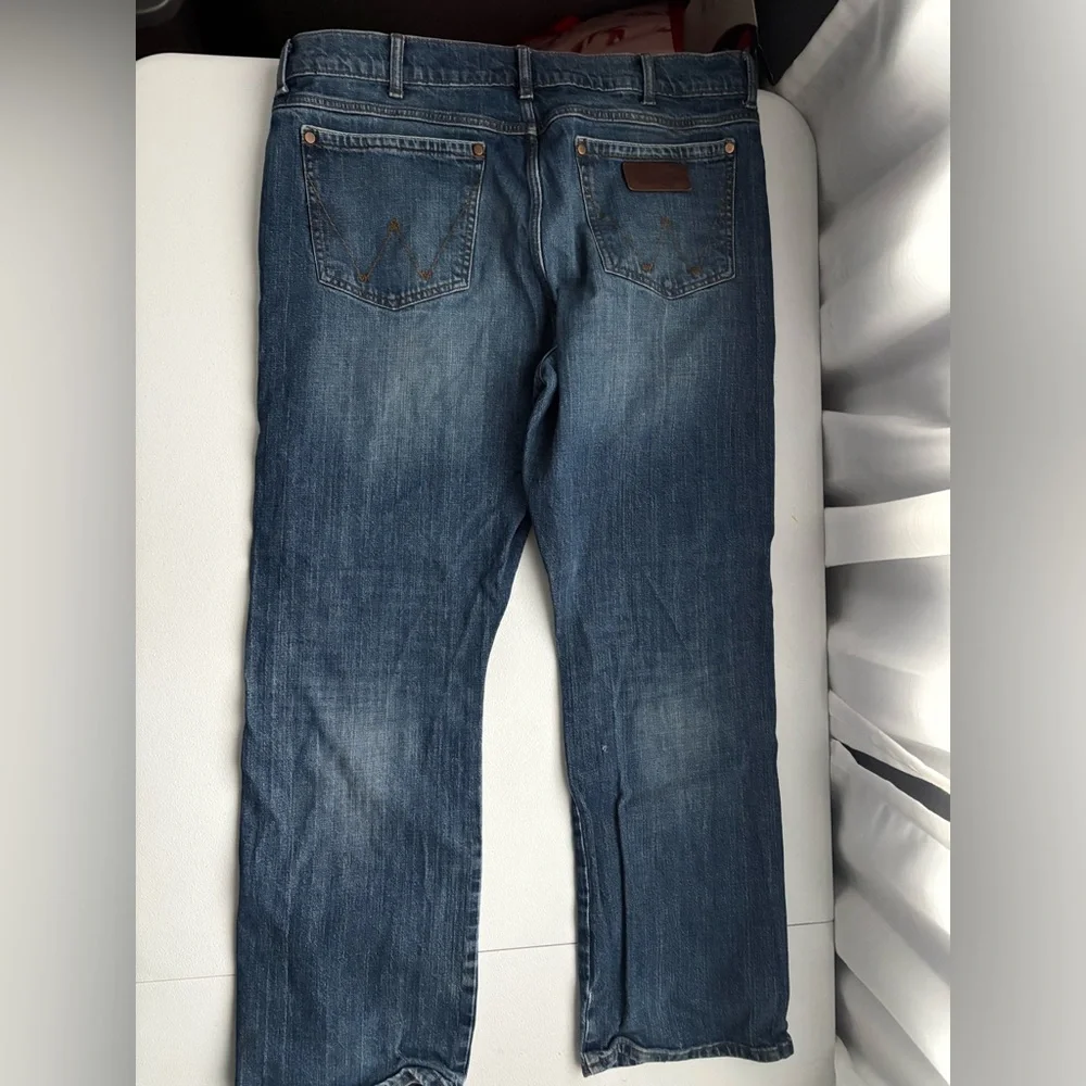 Wrangler Men's Distressed‎ Blue Jeans